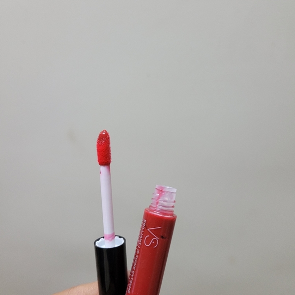 Victoria's Secret Lip Gloss - Picture 8 of 9